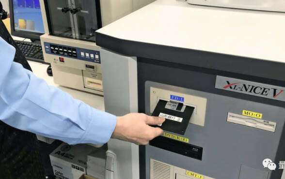 đĩa mềm tại văn phòng.